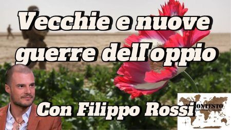 Un uomo e un fiore di papavero appaiono mentre Filippo Rossi esplora vecchie e nuove guerre dell'oppio.