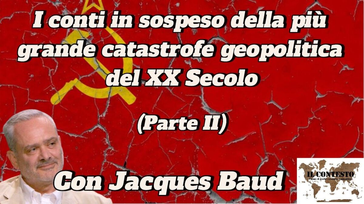 I conti in sospeso della più grande catastrofe geopolitica del XX Secolo (Parte II) Uno sfondo rosso con una falce e martello sovietica gialla, un riferimento alla catastrofe geopolitica e un uomo nell'angolo in basso a sinistra.