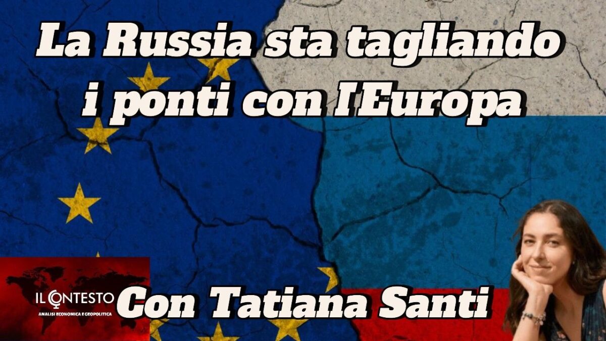 La Russia sta tagliando i ponti con l’Europa Bandiere dell'UE e della Russia con la foto di una donna in basso a destra, che evidenzia Europa tagliando i ponti con la Russia.