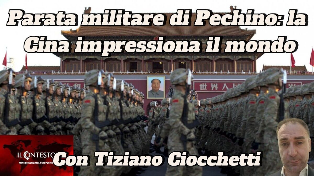 Parata militare di Pechino: la Cina impressiona il mondo Soldati cinesi marciano in formazione durante la parata militare di Pechino, impressionando il mondo con la loro precisione.