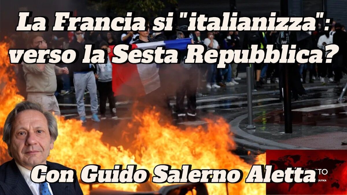 Un uomo in giacca e cravatta si trova davanti a un'infuocata protesta di piazza in Francia, mentre si svolgono i temi di Sesta Repubblica.