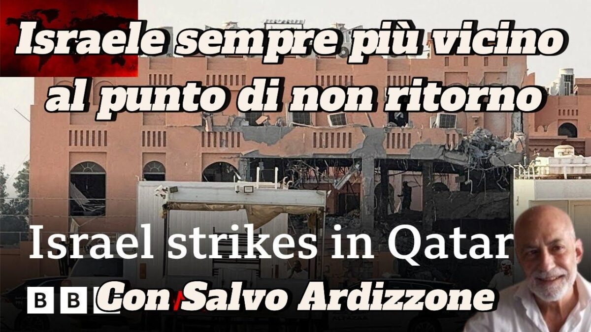 Edificio danneggiato con detriti e veicoli davanti dopo che Israele ha raggiunto il punto di non ritorno nei recenti attacchi.