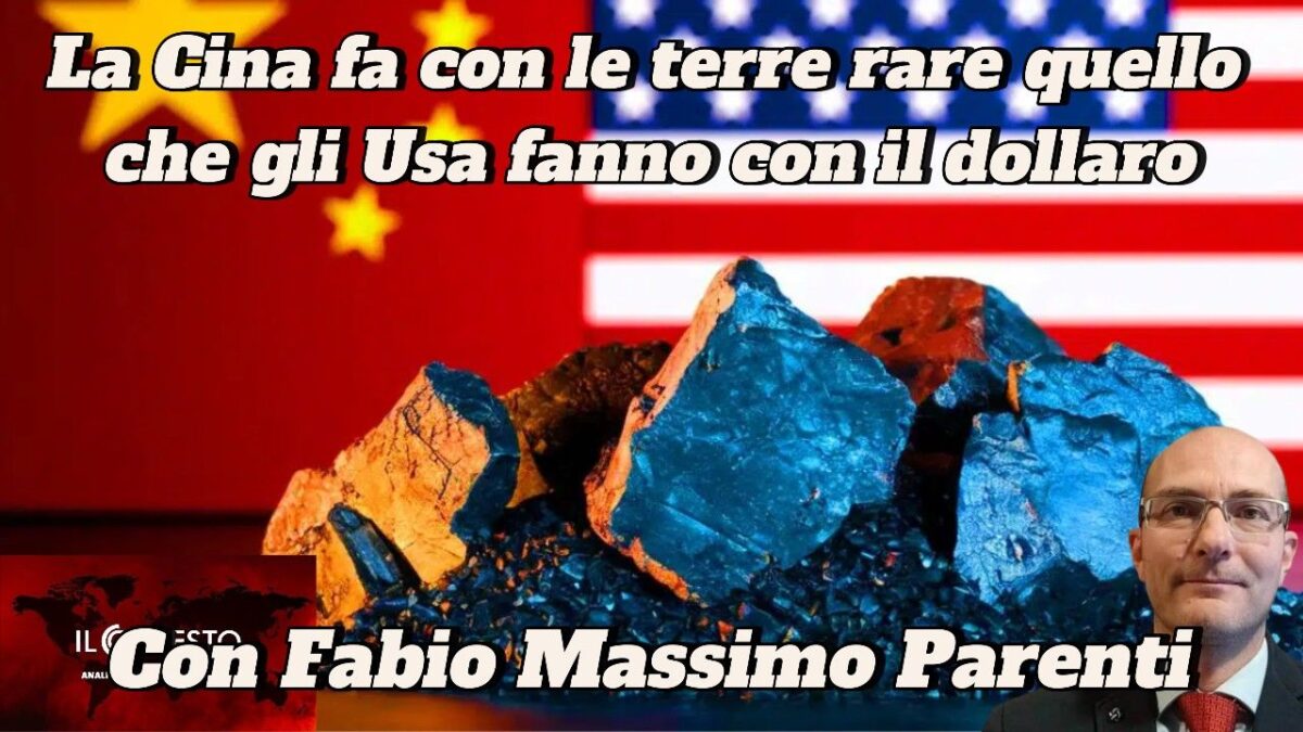 Pezzi di terra rara davanti a bandiere cinesi e statunitensi, con il ritratto di un uomo in primo piano.