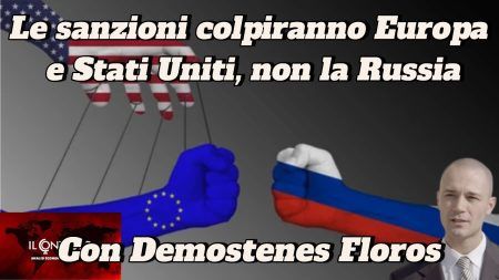 Le sanzioni colpiranno Europa e Stati Uniti, non la Russia Un pugno con la bandiera dell'UE si scontra con un pugno con la bandiera russa; mano statunitense in alto; sanzioni contro la Russia in basso.