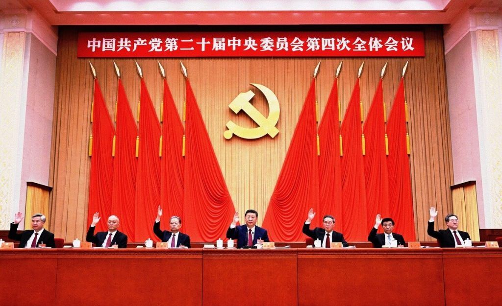15° Piano Quinquennale: la Cina vuole imporre nuovi standard 1 Quarto Plenum del Comitato Centrale del Partito Comunista Cinese, da cui sono scaturite le linee guida del 15° Piano Quinquennale.