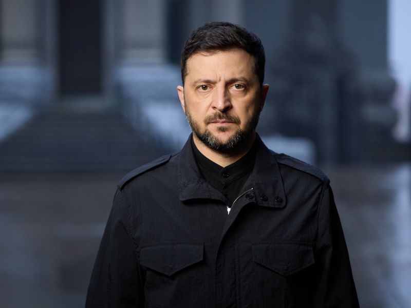 Il presidente Zelensky annuncia urbi et orbi il piano da 28 punti predisposto dall'amministrazione Trump.