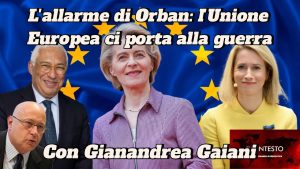 Quattro politici europei, tra cui Syrskyi, discutono dell'avvertimento di guerra di Orbán all'UE davanti a una bandiera dell'UE con testo italiano.