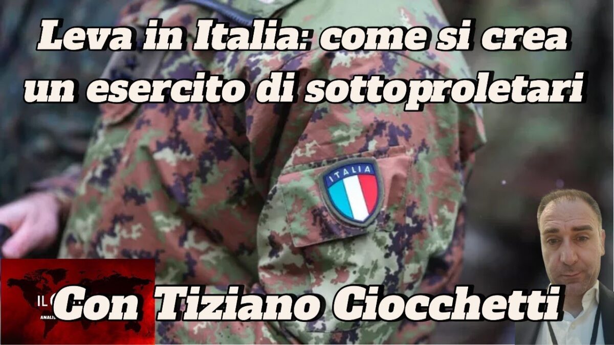Primo piano di un'uniforme militare italiana che parla di leva in Italia e che ha come protagonista Tiziano Giocchetti.