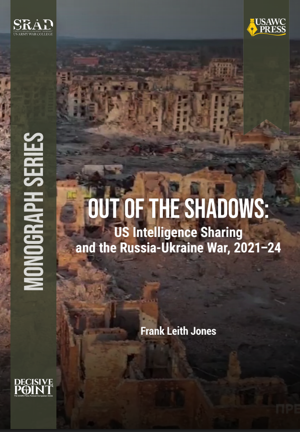 Frank Leith Jones indaga il ruolo degli Usa nel conflitto russo-ucraino 1 Il volume Out of the shadows. Us intelligence sharing and the Russia-Ukraine war 2021-2024, a firma dello storico militare ed ex ufficiale dell’esercito statunitense Frank Leith Jones.